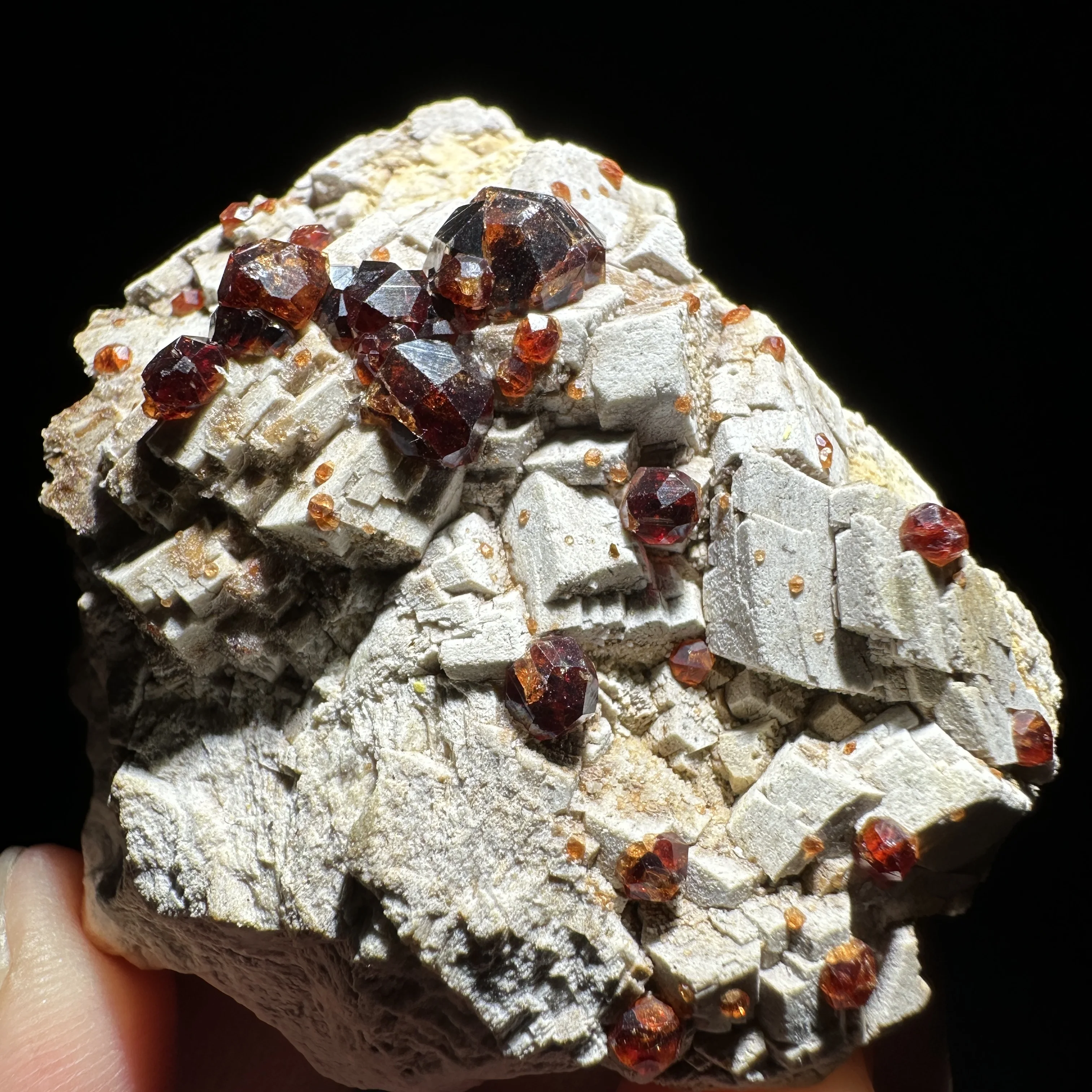Natural garnet rough crystal mineral specimen quartz cure specimen gem collectibles