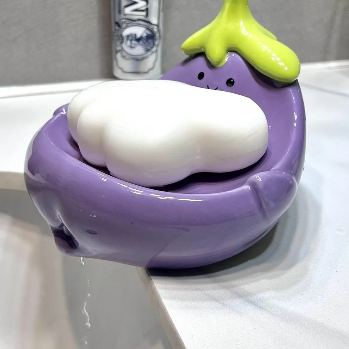 

Creative Cute Eggplant Drain Water Soap Box, Home Attachment, Portable Toilet, Can Drain Water, Ceramic Soap Plate Storage