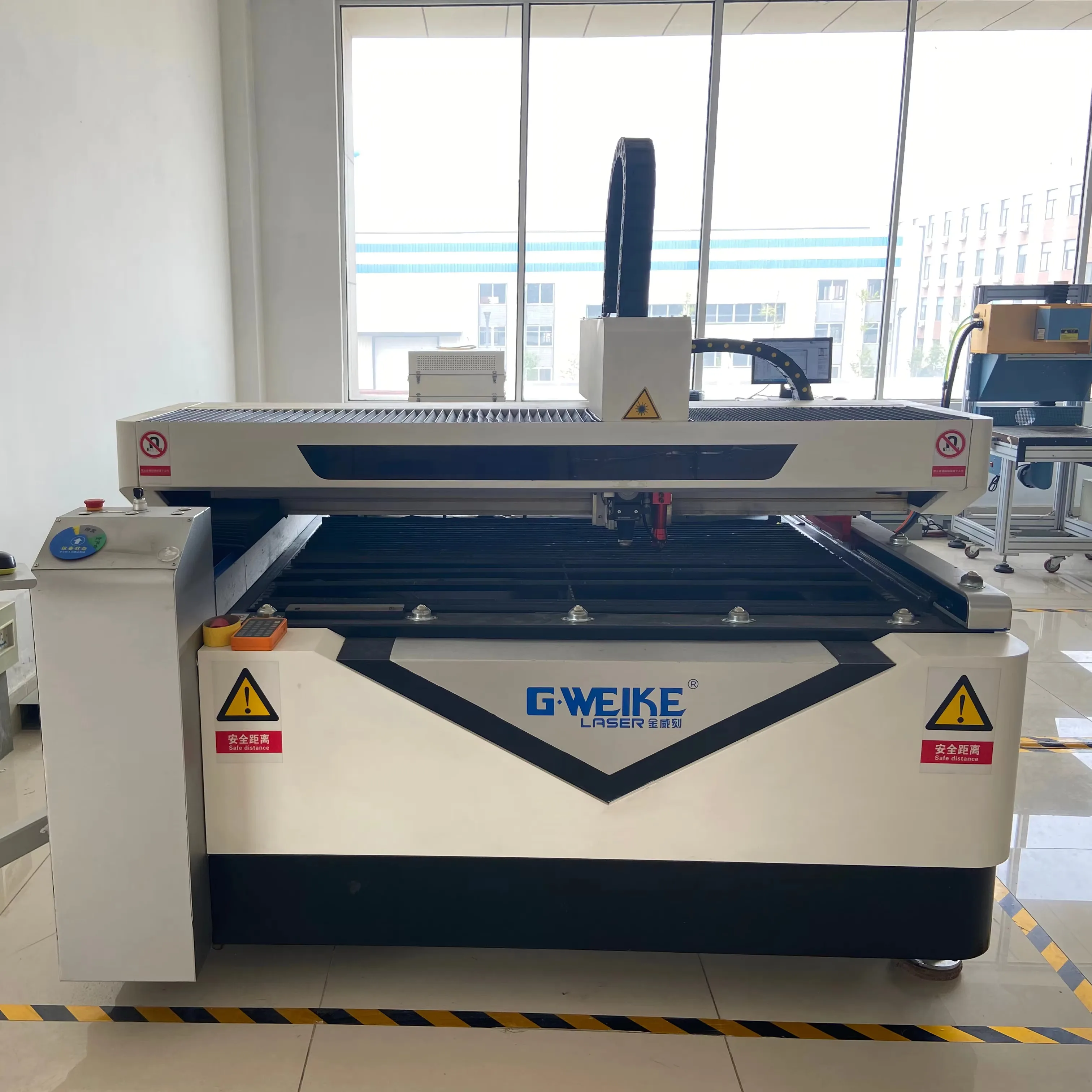 Gweike Small 1300*2500Mm Double Head Cnc Plywood Acrylic Leather Steel Metal Sheet Laser Cutting Hine Hybrid Cos2 Fiber