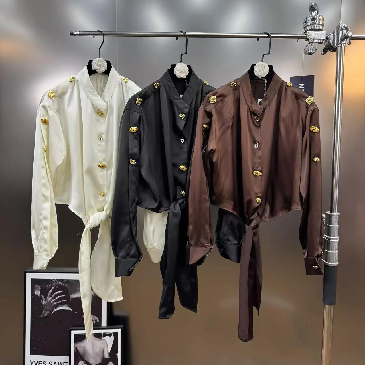 قميص فرنسي عتيق بقصة ضيقة لخريف 2025 قميص نسائي أنيق ملابس الشارع