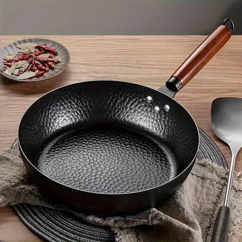 Easy-to-Clean Hammered Cast Iron Frying Pan - Uncoated，Dishwasher Cleaning for Families and Restaurants