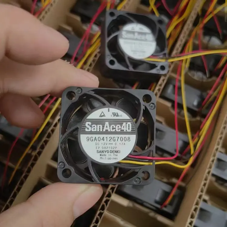 

SANYO 9GA0412G7008 DC 12 В 0,17 А 40x40x15 мм 3-проводной охлаждающий вентилятор для сервера