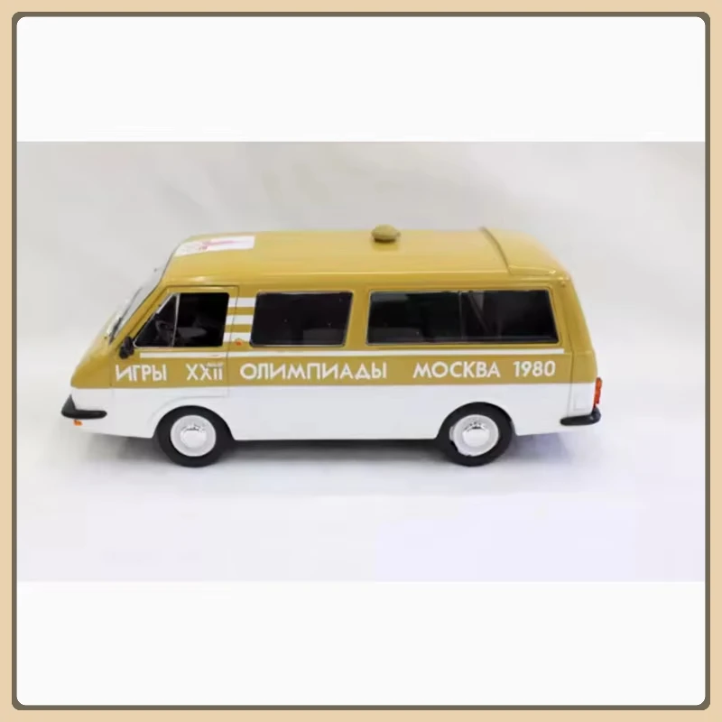 1:43 RAF2203 Lettonia retrò Van Russo Sport Invernali Auto Commemorativa Modello In Lega Collezione Display Giocattolo Regali Souvenir
