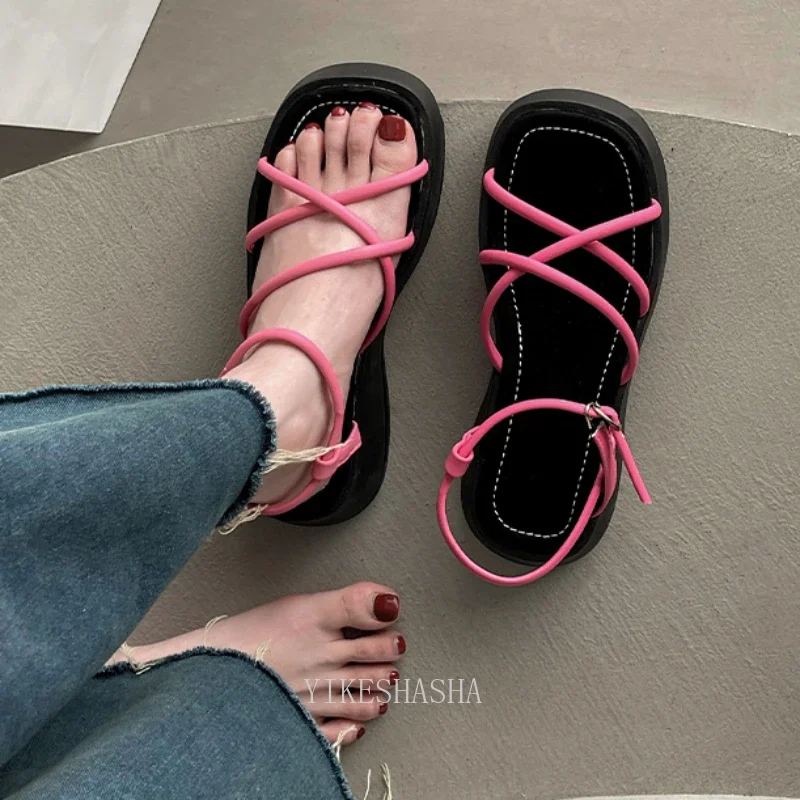 2024 Zomer Vrouwen Mode Comfort Band Platform Wiggen Hak Glijbanen Dames Outdoor Strand Sandaal Schoenen Platform Sandalen