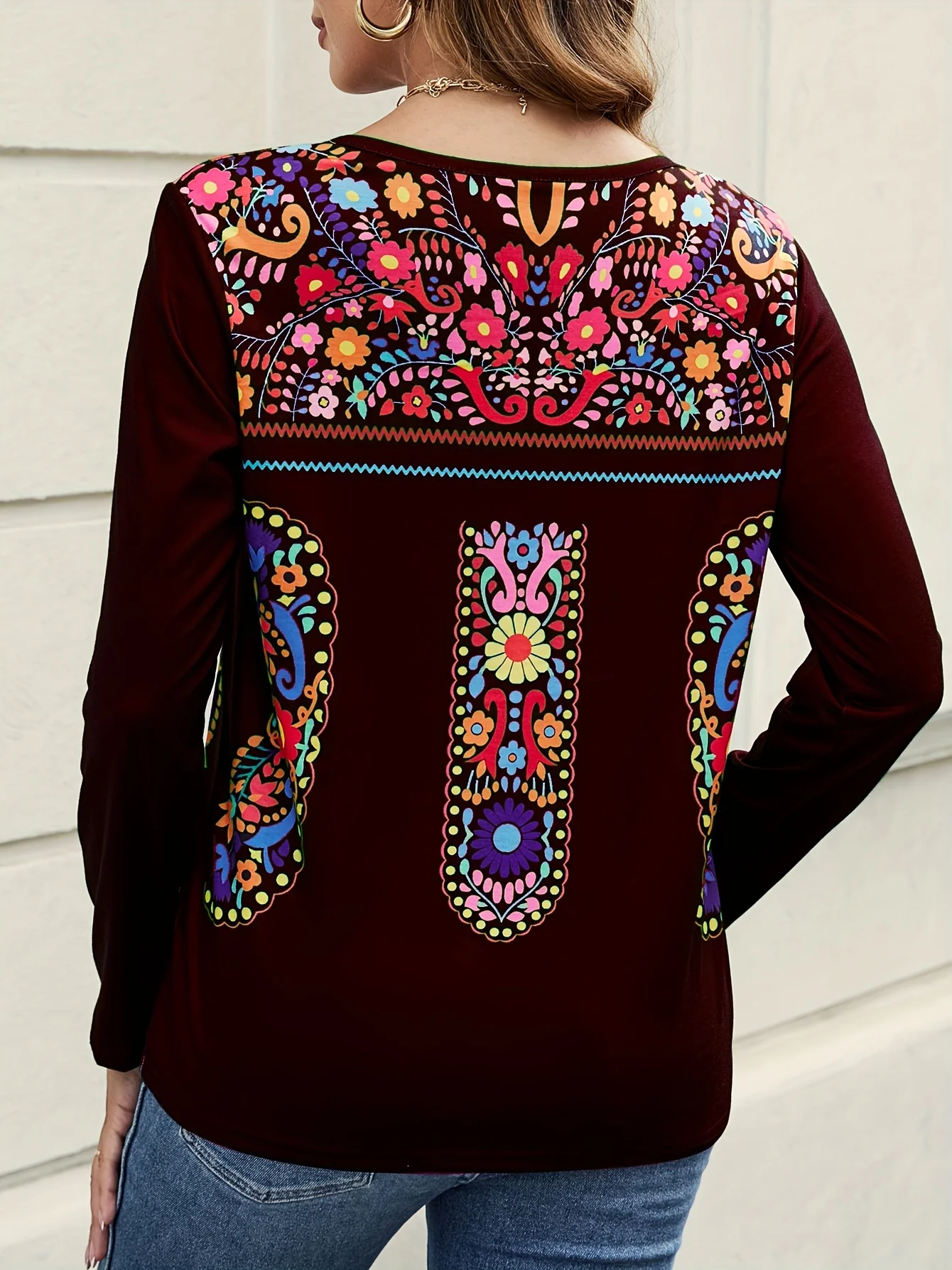 2024 Independent Station Spring/Summer New Women\'s Top with Bohemian Print V-neck Long sleeved T-shirt for Women
