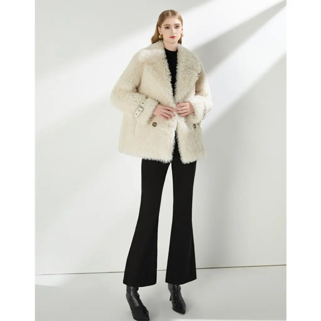 

Women's Winter Coat Wool Material Fashionable Outerwear for Cold Weather