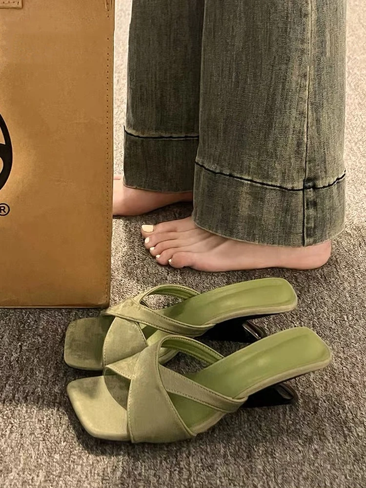 

Обновленные женские летние шлепанцы на высоком каблуке 2026 года, новые модные сандалии с открытым квадратным носком, плоские, во французском стиле