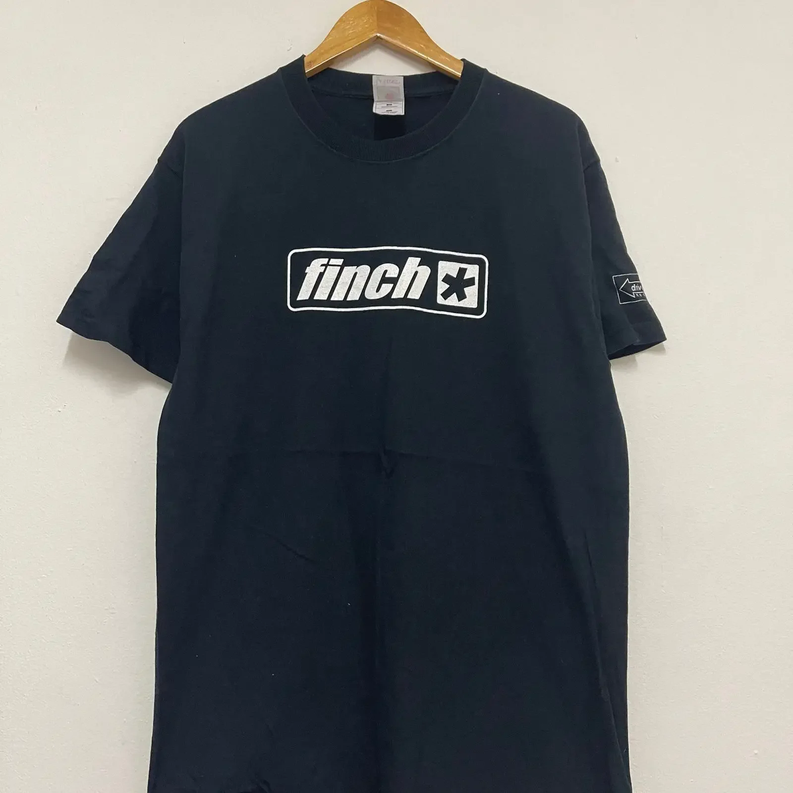 Camiseta Vintage Y2K Finch Band What It Is To Burn 2002 Drive Thru, Estilo Post Hardcore Punk, Azul Marino, Talla L, Lavado Vintage, Cómoda y Suave