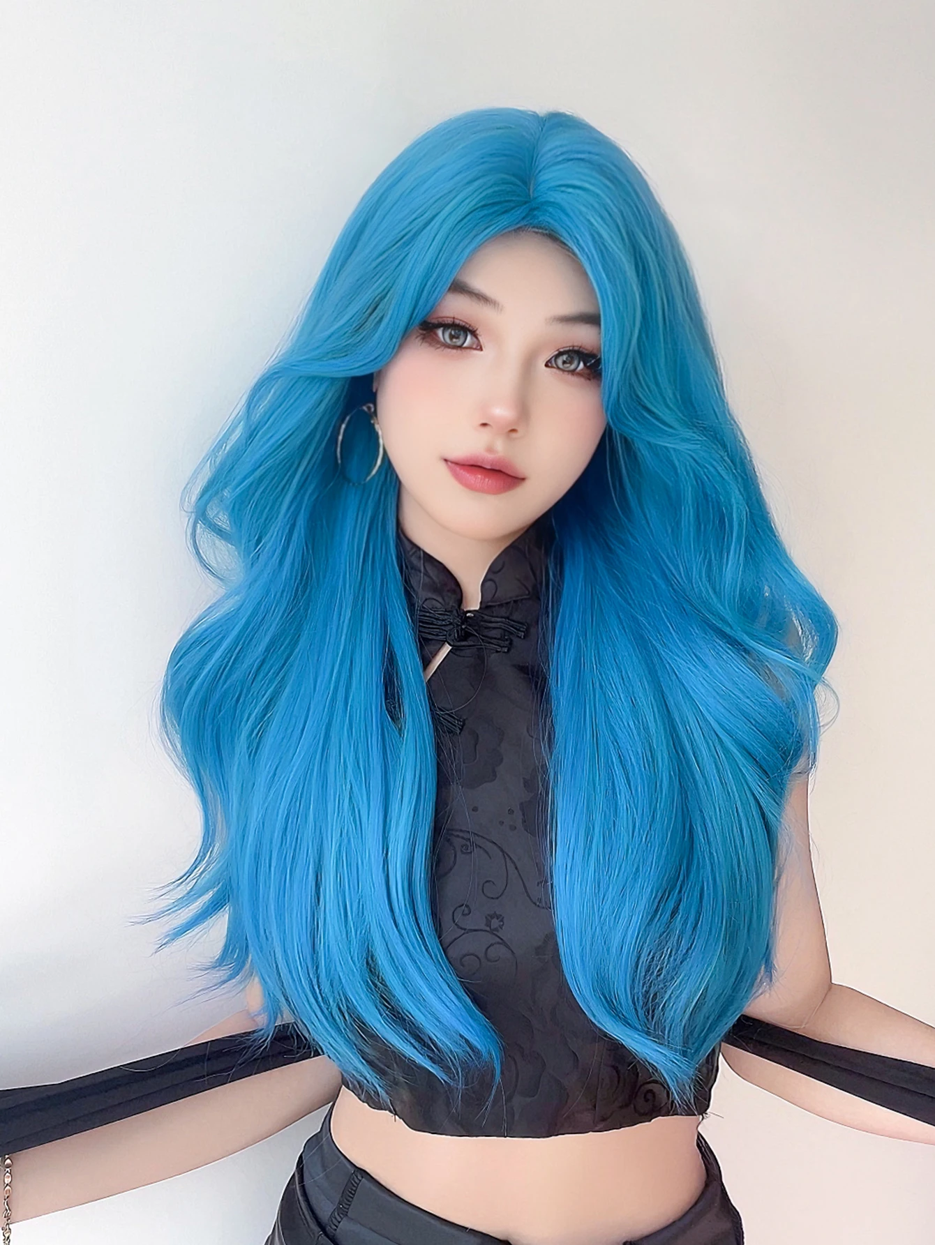 26Inch Sea Blue Color Synthetic Wigs Middle Part Long Natural Wavy Hair Wig For Women Cosplay Drag Queen Party Heat Resistant