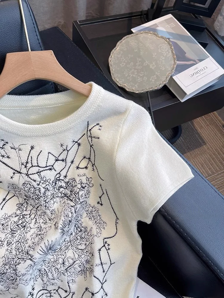 Cseta E Retro con Cuello Redondo y Manga Corta Bordada para Mujer, Verano, Ajustada, Estilo Casual, Diseño Creativo