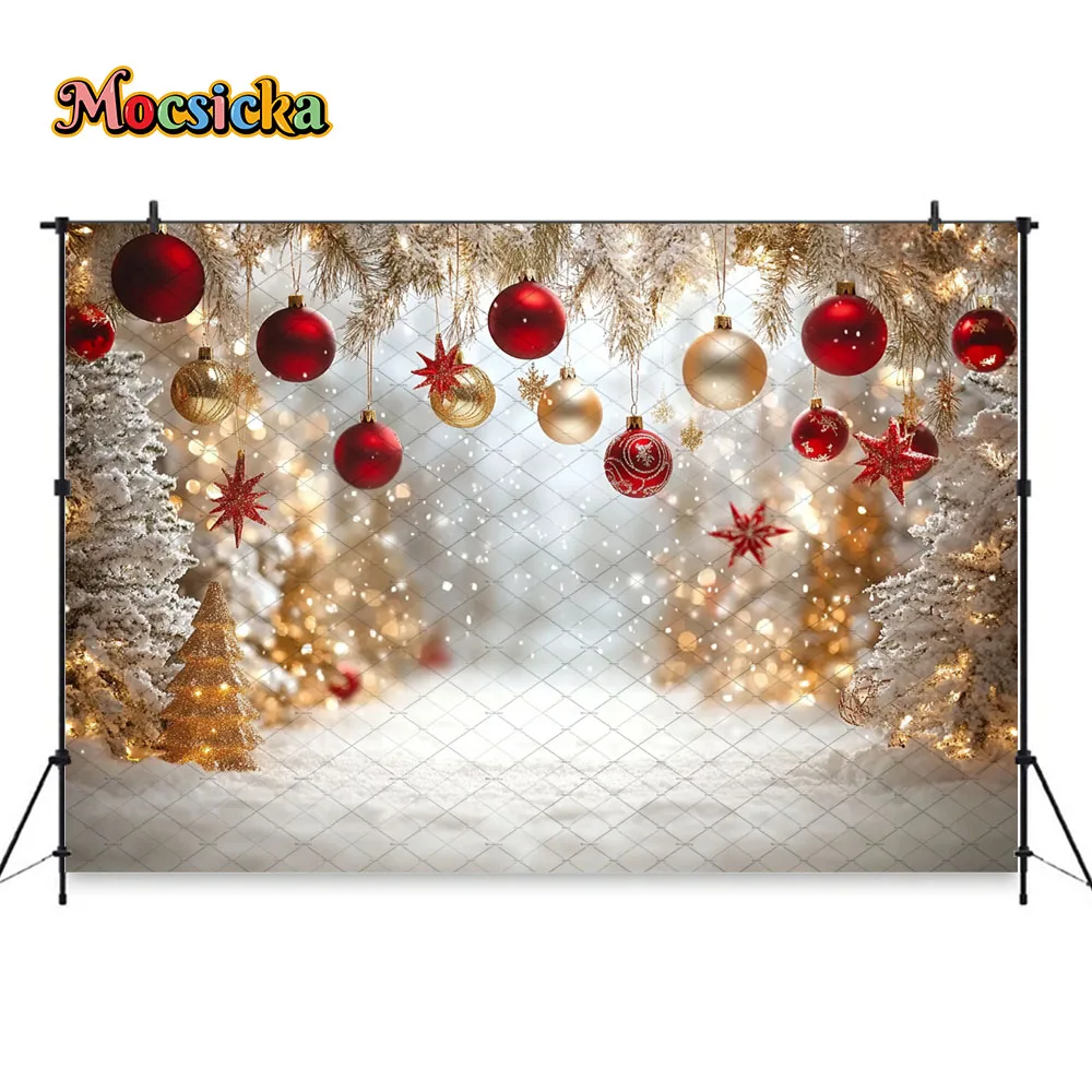Mocsicka الذهبي عيد الميلاد العجائب الغابات خلفية التصوير الفوتوغرافي كرات عيد الميلاد الحمراء ندفة الثلج خلفية الشتاء الاطفال عيد ميلاد الصورة