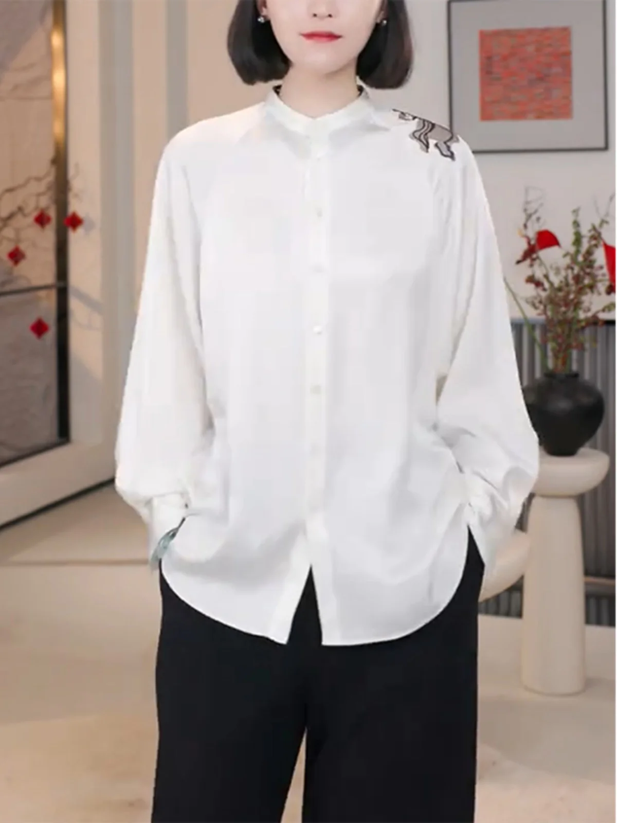 

Spring 2025 Korean Sle Embroidered Sequin Faionable Loose irt for plus Size Women Comfortable Fit Inner Wear Top