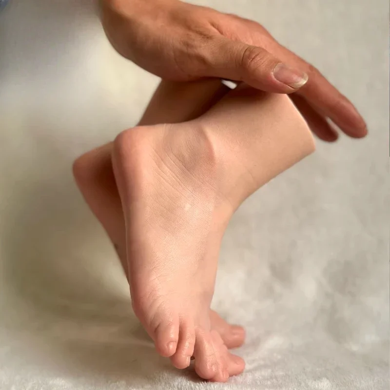 Classmate foot model simulation silicone model is small and cute, all-positioning moldable shoes display props J fake feet