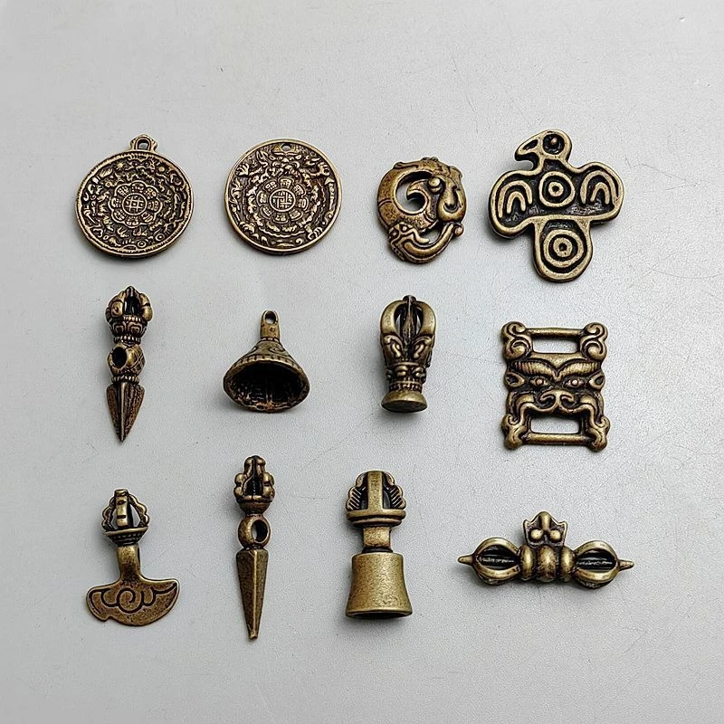 Vintage Tibetan-style brass nine-palace amulet pendant, vajra scepter, machete accessory, mini vajra bird decorative item, small