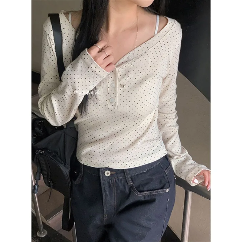 

V-neck Button Dot Print Slim Long-sleeved T-shirt Women Autumn New High Street Fashion All-match Tops for 2025