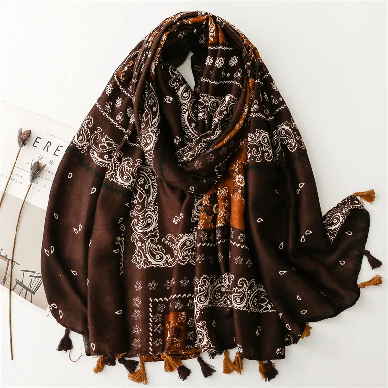 2024 Paisley Floral Tassel Cotton Scarf Breathable Viscose Shawl Winter Casual Sunscreen Travel Scarves Women Muslim Hijab Sjaal