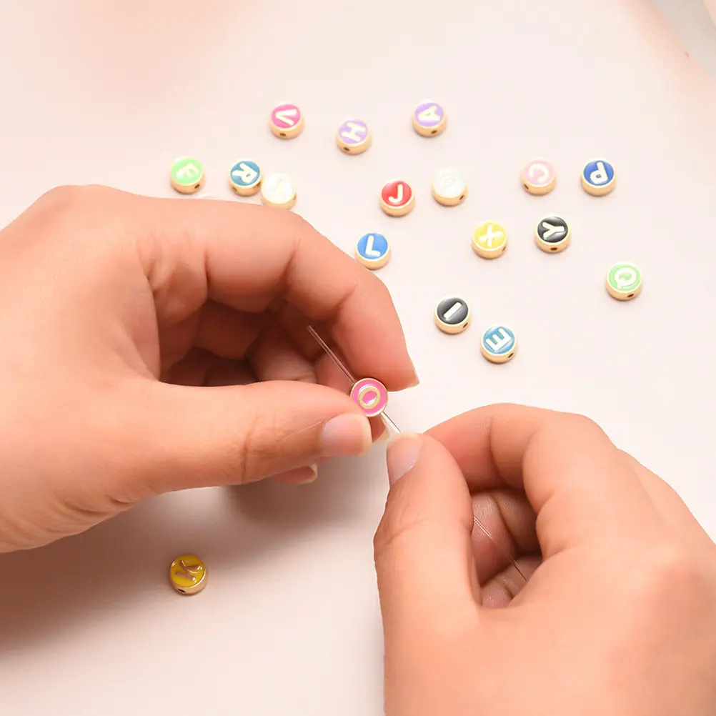 

Набор из 26 декоративных бусин-букв: Изысканные бусины из сплава для самостоятельного изготовления украшений, браслетов и ожерелий, портативный набор для творчества