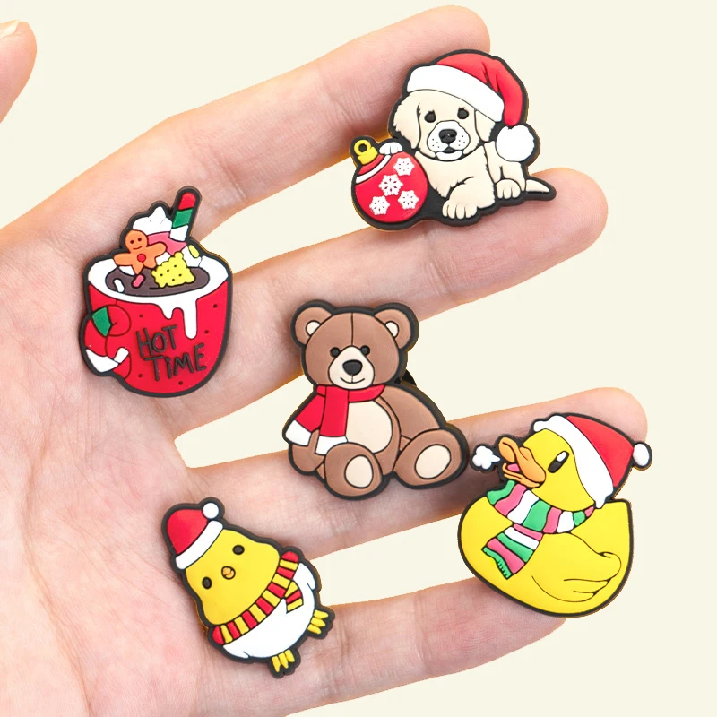 จี้รองเท้าลายคริสต์มาส 1/25 ชิ้น น่ารัก รูปสัตว์ คริสต์มาส สุนัข แมว กวาง ตกแต่งรองเท้า สำหรับผู้หญิง ผู้ชาย ติดรองเท้าแบบคล็อก ของขวัญวันหยุด