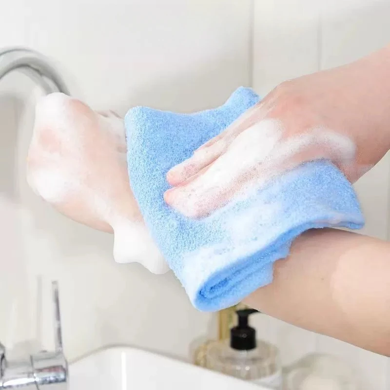 Ręcznik złuszczający do pleców z długą rączką - mocny uchwyt do dokładnego czyszczenia i usuwania martwego naskórka - akcesorium do kąpieli