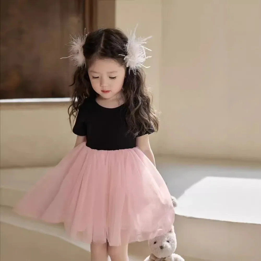 فستان Bear Leader صيفي جديد وردي جميل ولطيف لحفلات أعياد الميلاد مع زخرفة فيونكة بدون أكمام للفتيات فساتين كاجوال