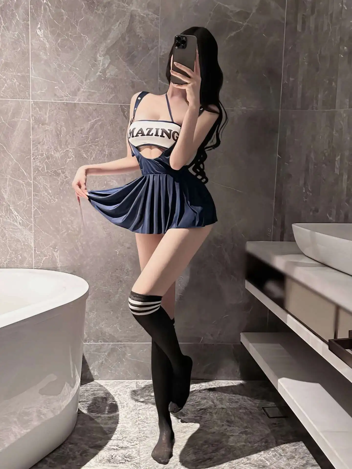 أزياء الصيف الغريبة الملابس النسائية غير المتماثلة الحمالة إلكتروني طباعة الحلو والطازجة نمط الكلية مطوي فستان أنيق 93SI