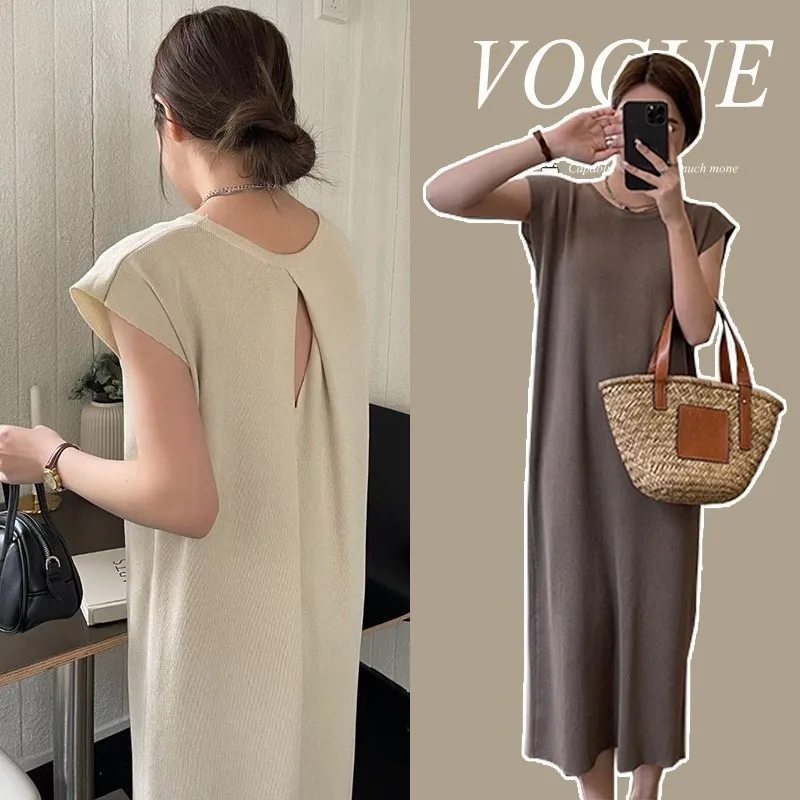 

Stay Stylish This Summer: Trendy Short Sleeve Maternity Dress with Loose Fit and Over-Knee Length A Must-Have for Cool Moms