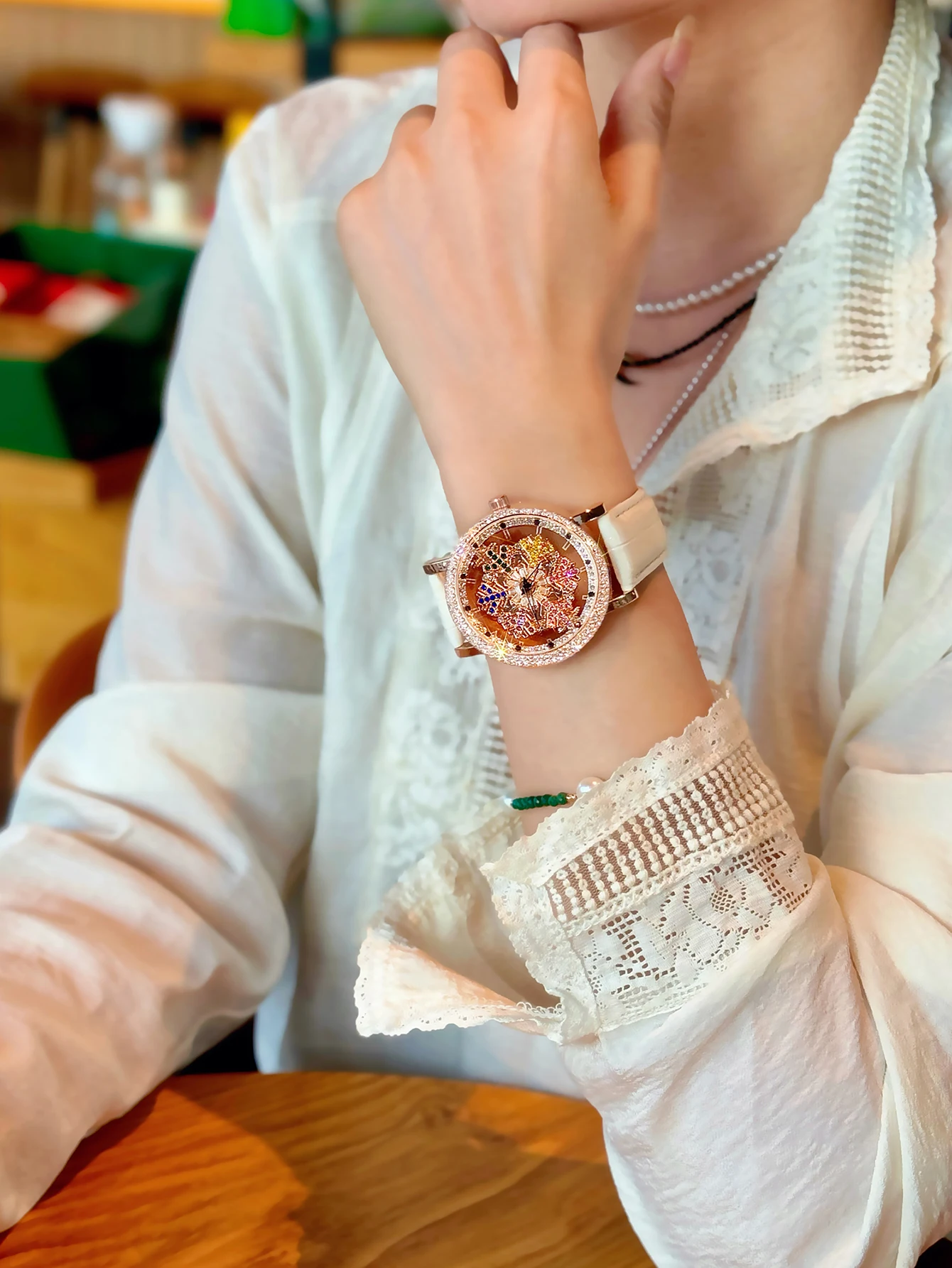 1 Piece of an Upgraded Version of a Dazzling, Fashionable, and Luxurious Women\'s Watch, Featuring Colorful Rhinestone Quartz Watch, with a Charming