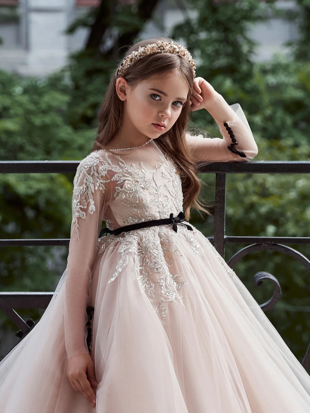 New Puffy Sequined Lace Appliques Tulle Princess Gown For Kids Brithday Party Wear Exquisite O neck Long Sleeve Girls Dresses