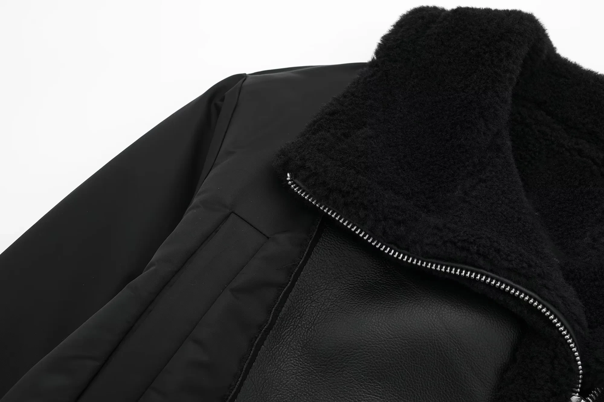 両面レザーとファーのジャエ・ティエンエッド・パッチワーク・ウィンターコート・ストリート・スレ・レディース・オル・アウターウェア・2023年秋コレクション