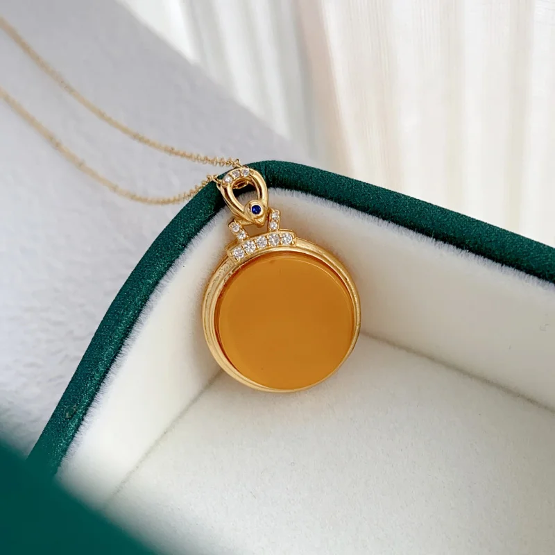 قلادة من الفضة الطبيعية S925 مرصعة بالعنبر القديم بدون مسألة