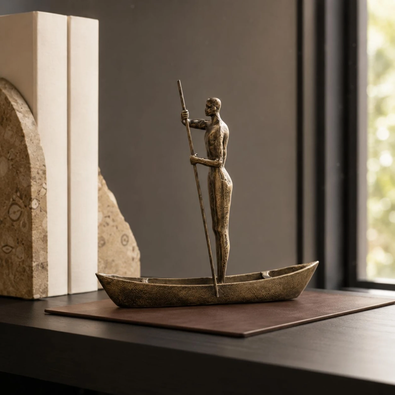

Striking Rowing Boat-shaped Base Ornament Vintage Crew Figure Narrow Base for Entryway Table Home Decoration
