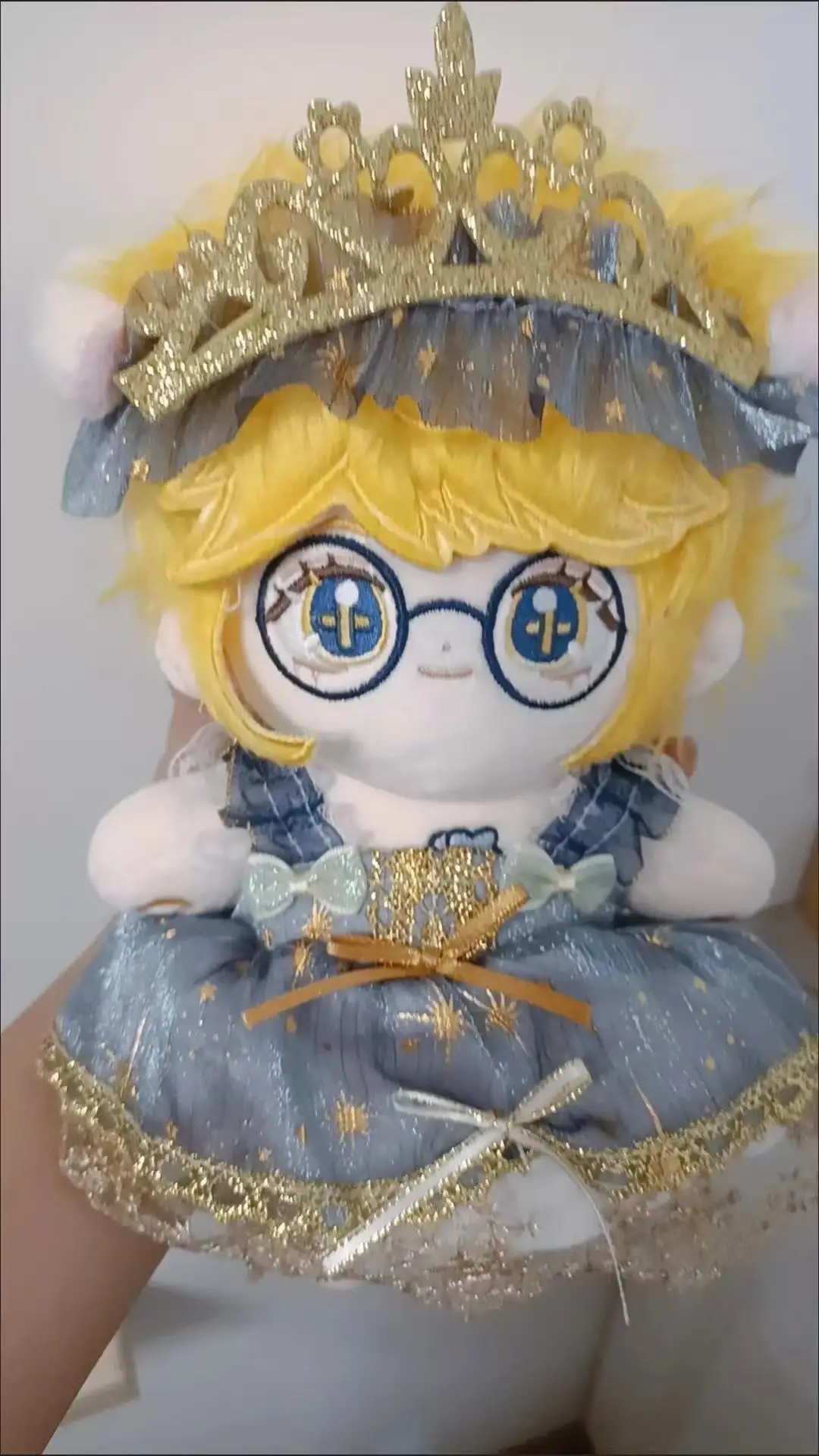 

Мягкая аниме-игра 20 см, идентичность V Хелена Адамс, мультяшная плюшевая кукла, игрушка COS, наряд для детей и взрослых, коллекционные хлопковые подарки