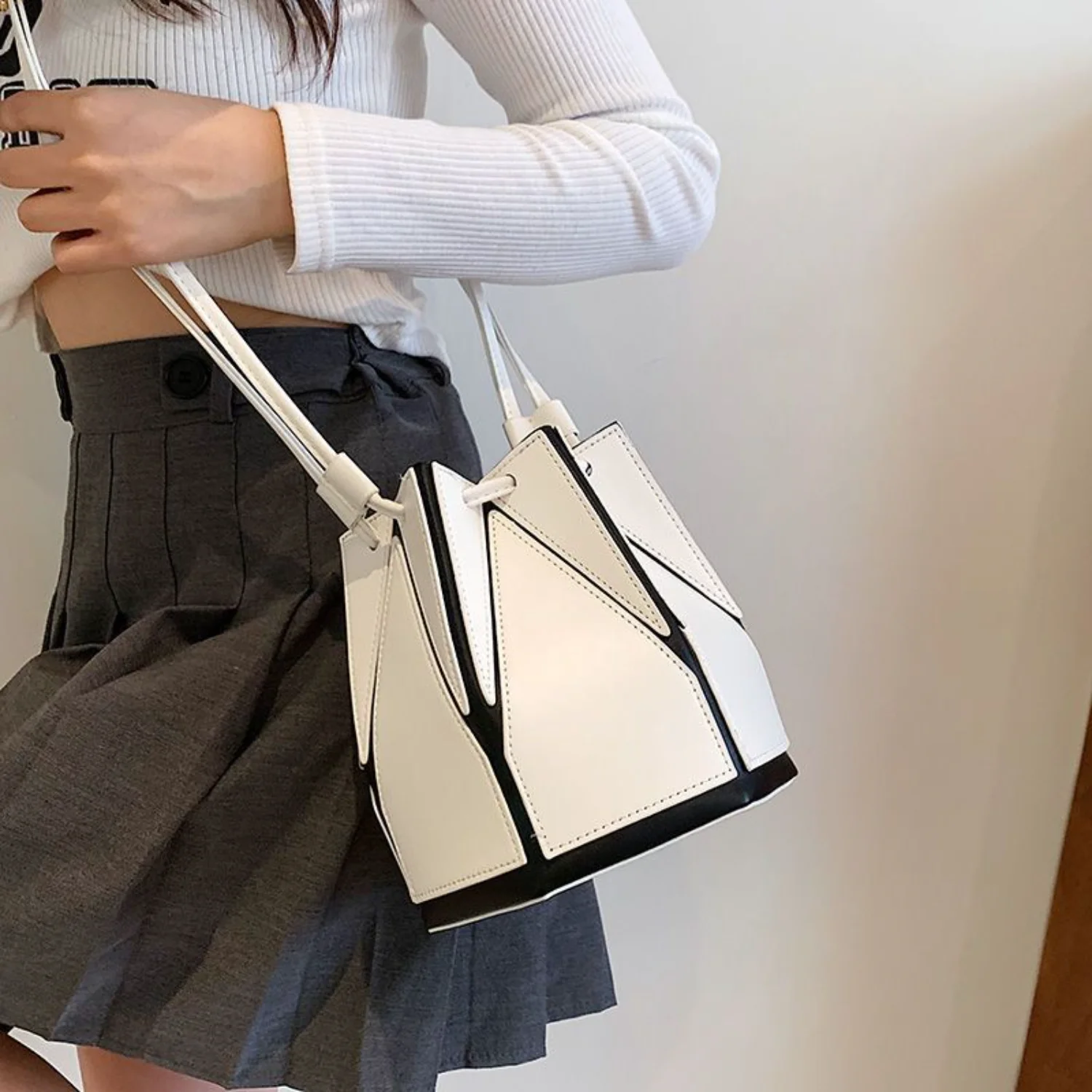 Fashionable Niche Design Small Bucket Crossbody Bag, Minimalist Classic Shoulder Bag, Drawstring Design Bag Blind bag Treat bags