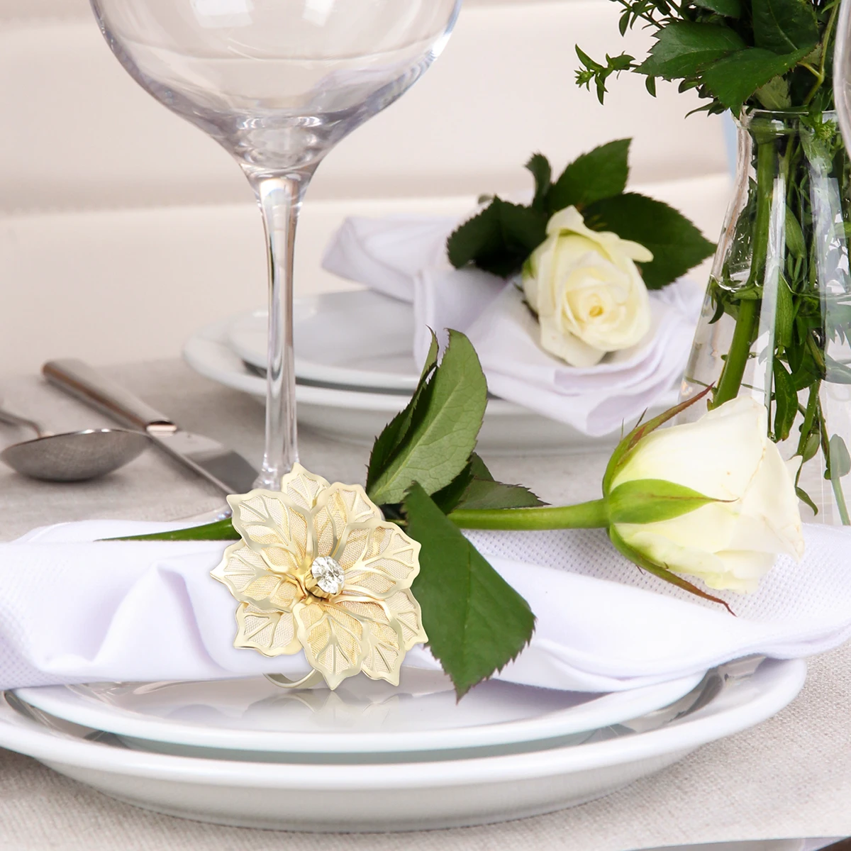 

15Pcs Napkin Rings Exquisite Flower Design Napkin Holders for Wedding Banquet Hotel Restaurant Serviette Buckles