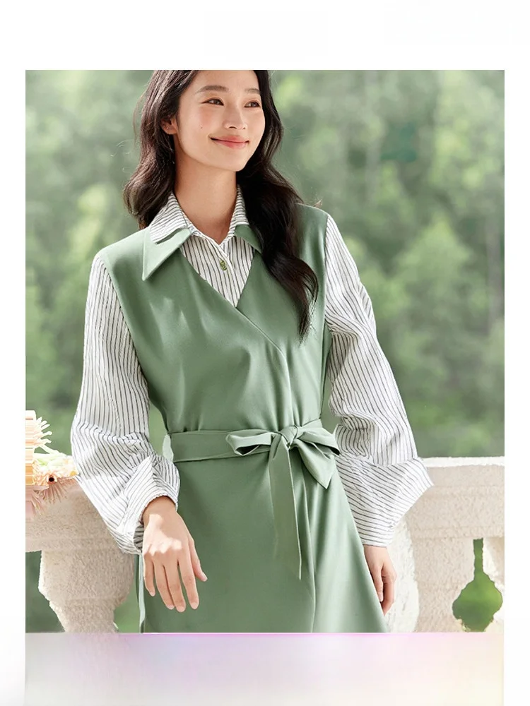 

Green White V-Neck Pleated Waist Dress Elegant High Waist Spring 2026 Style Lengthening Beautiful Fashionable A-Line Skirt