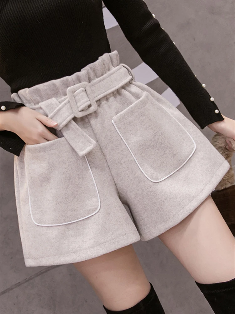 

Casual High Waist Pocket 2023 Winter Black Tweed Shorts Women Pantalones White Beaded Short Pants Wide Leg