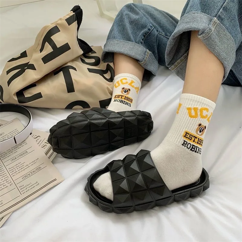 Summer Men Slippers Punk Rivet Massage Clogs Outdoor Beach Sandals Lovers Quick Dry Non-slip Indoor Home Slides Bathroom Shoes