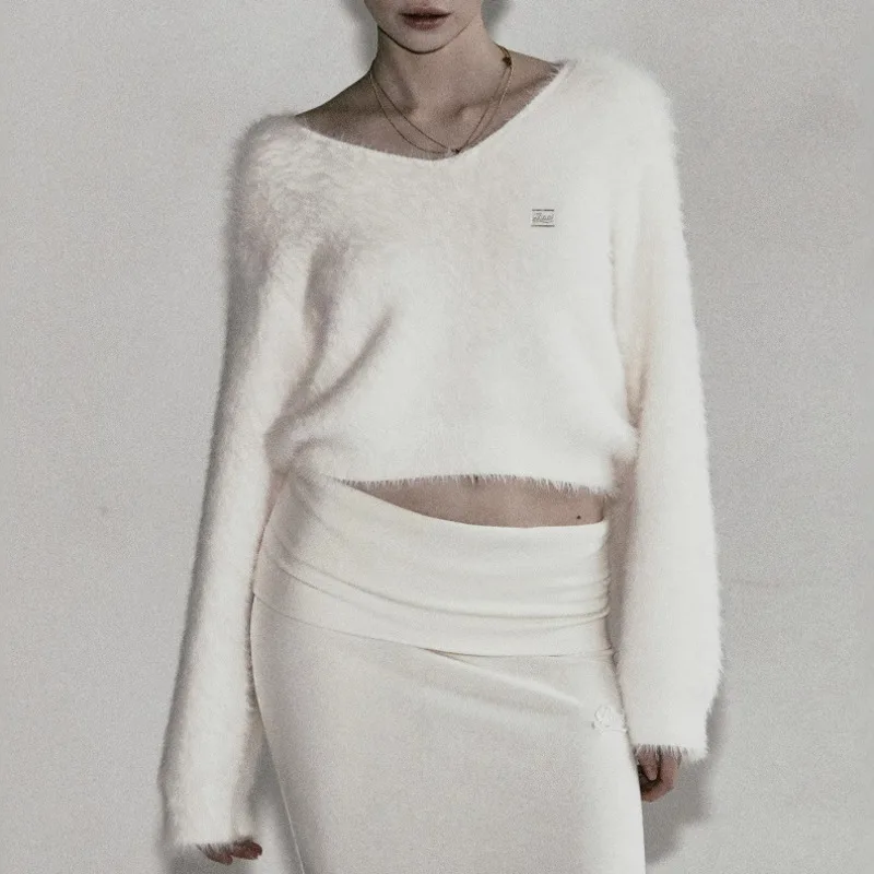 

Minimalist V-Neck Loose Knitted Sweater Women Autumn Winter Soft Skin-friendly Solid Color Gentle Short Version Sweater Pullover