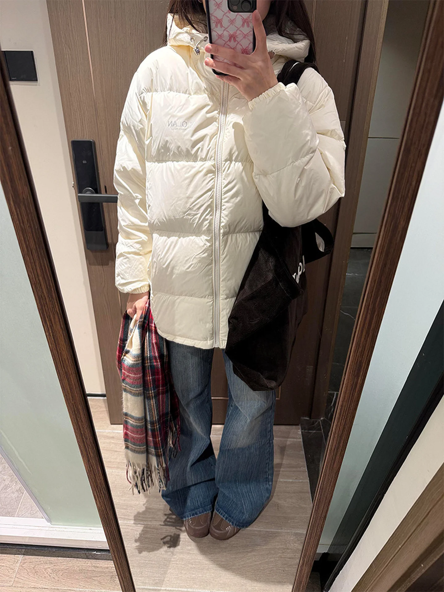 กางเกงยีนส์ทรงตรงเอวสูงสไตล์วินเทจสีน้ำเงินสำหรับผู้หญิงไซส์ใหญ่ รุ่นใหม่สำหรับฤดูใบไม้ร่วงและฤดูหนาว ทรงขากว้างขายาว ทรงเข้ารูป