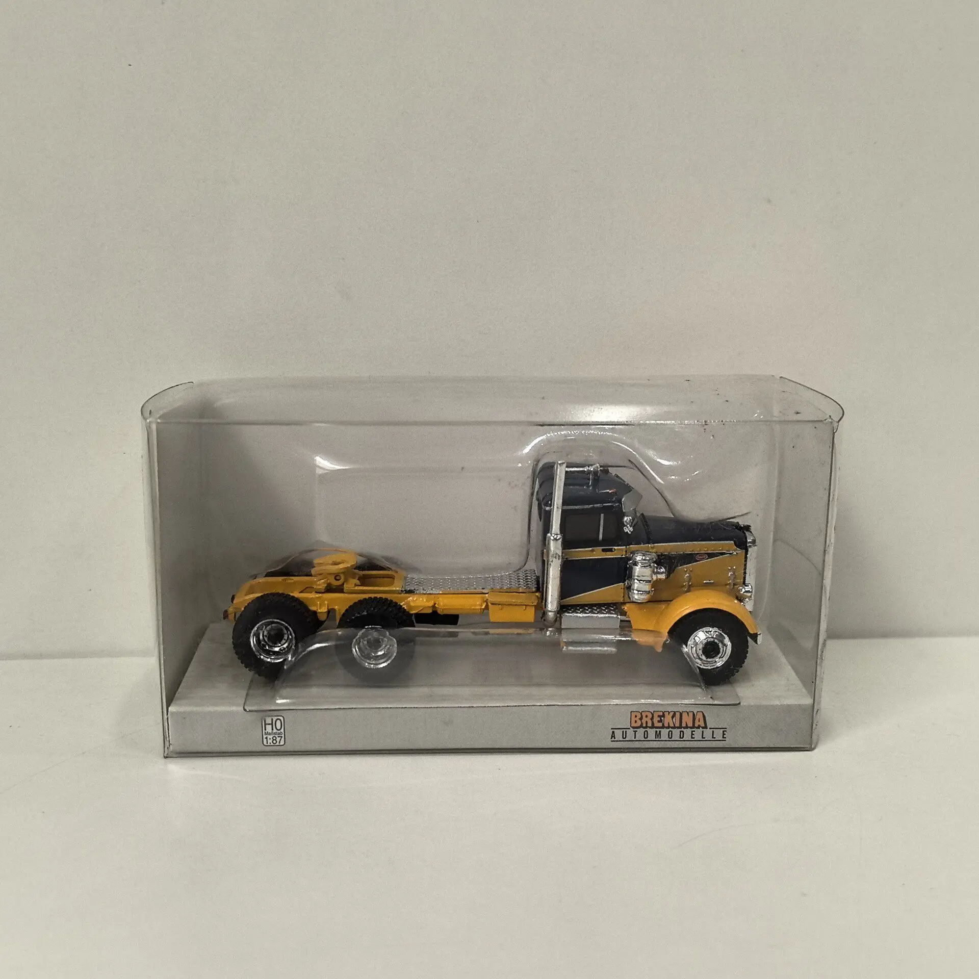 

BREKINA HO 1/87 Scale Peterbilt 281 34 Plastics Car Model