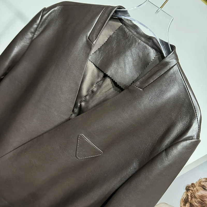 Giacca in vera pelle bordeaux da donna in pelle di pecora conciata al vegetale con scollo a V cintura chiusura in vita cappotto da abito di media lunghezza slim fit Chaqueta