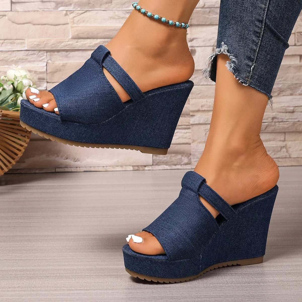 

Summer New Comfortable and Casual Banquet High-heeled Slippers Fashionable Open Toe Oversized Wedge Heel Slippers for Women