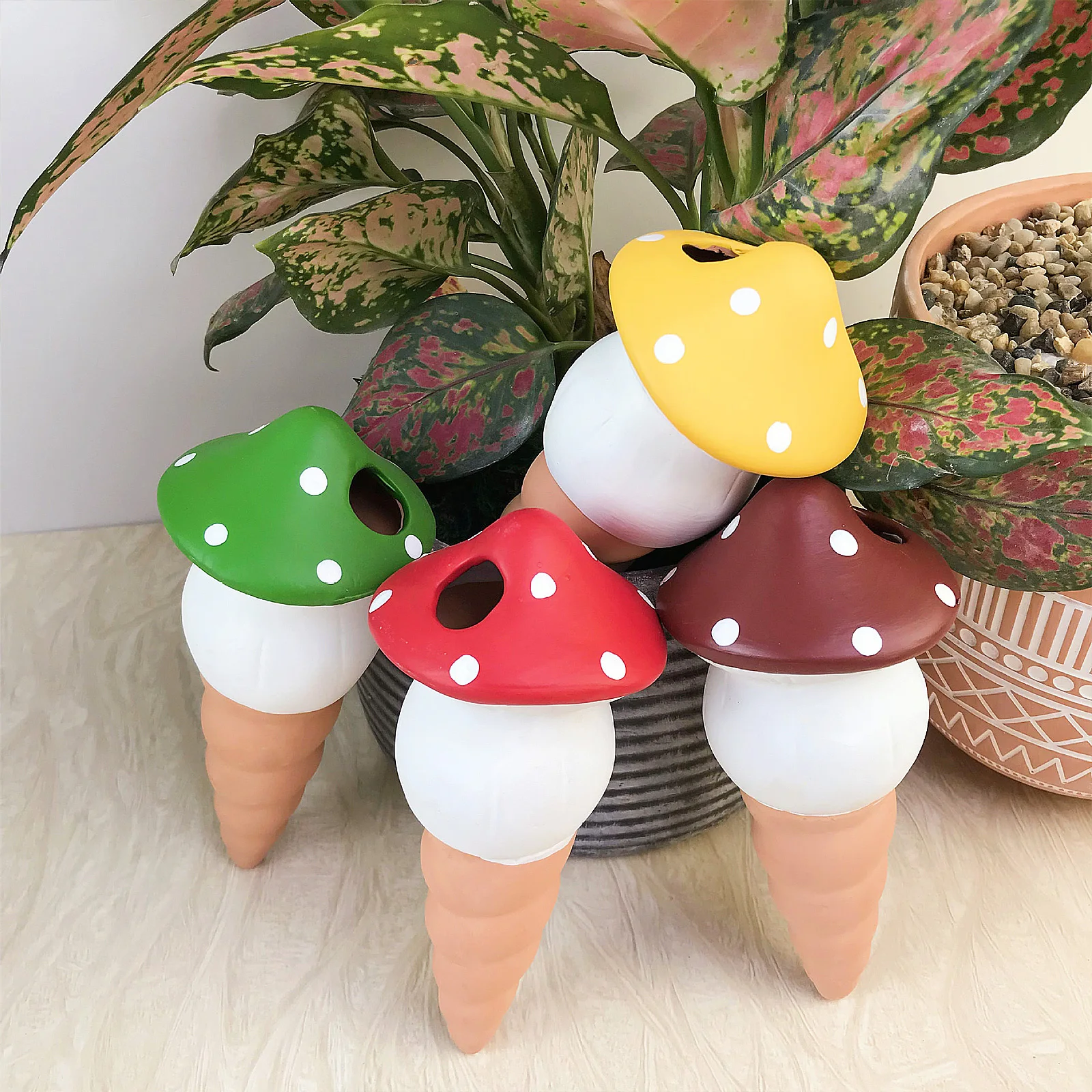 

4Pcs Ceramics Mushroom Shape Watering Tool Auto Plants Drip Irrigation System Indoor Garden Self Watering Feeder Watering Device