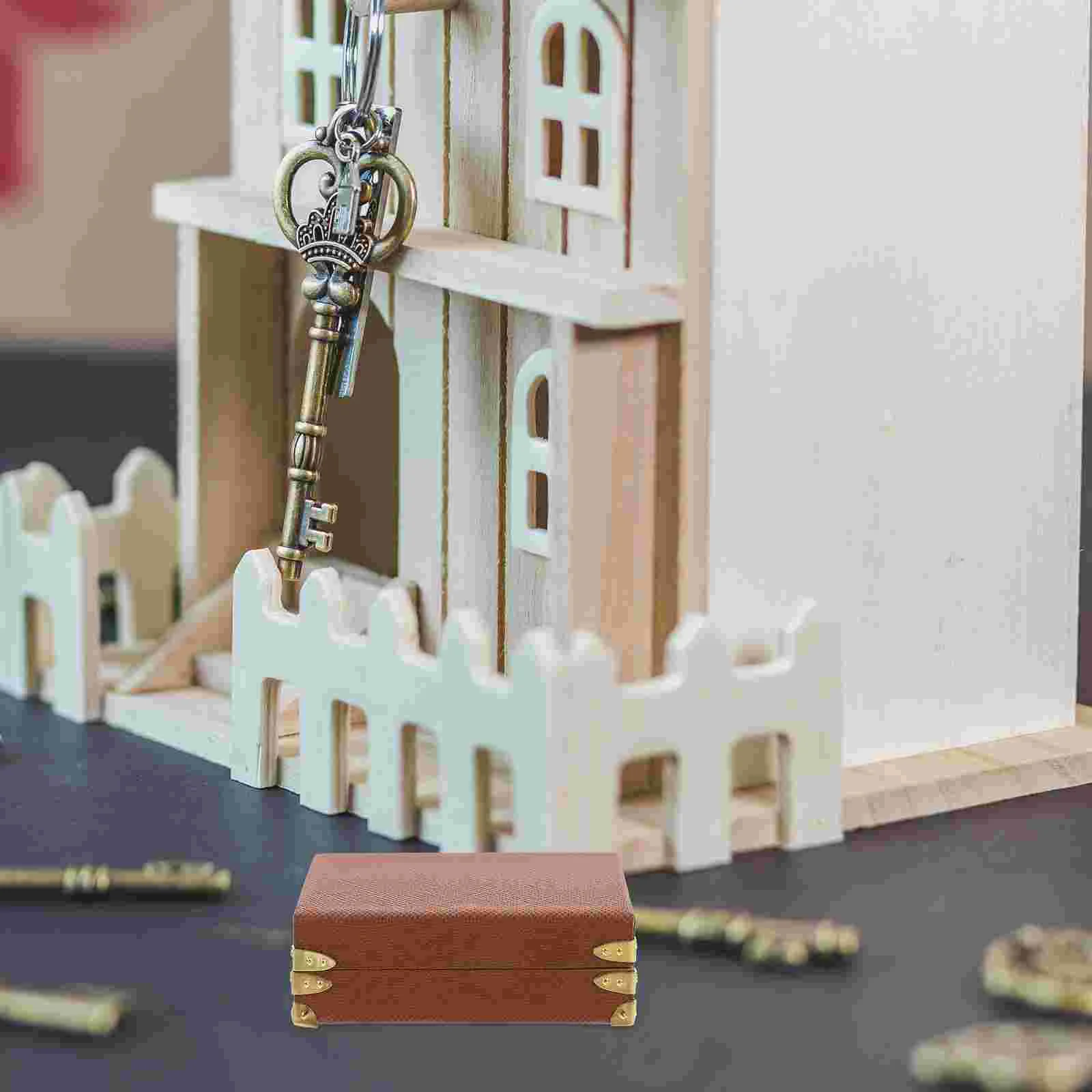 1 Vintage Miniature กระเป๋าเดินทางรุ่น Retro กล่องเก็บสําหรับตุ๊กตาภูมิทัศน์ Tiny กระเป๋าเดินทางตกแต่งชิ้น Mini