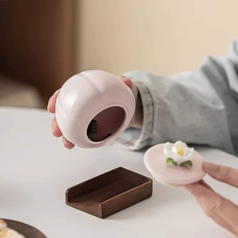 Handmade pinched flower small tea jar, cute creative ceramic sealed jar, small fresh and moisture-proof storage jar for home use