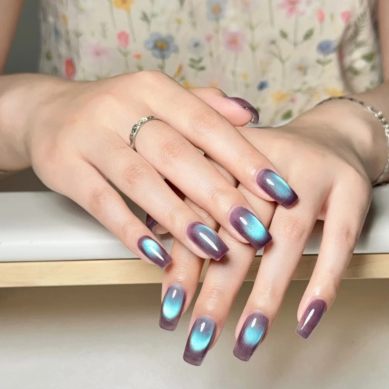 10ML 1 Stück 2026 Neuer Nagellack Super Flash Lila Blau Glasperlen Katzenaugen-Gel-Nagellack Geeignet für Zehennägel Herbstnägel