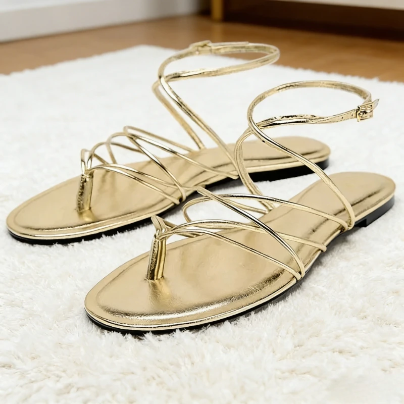 

Летние модные женские сандалии с золотым узким ремешком, нескользящий ремешок на щиколотке, брендовые женские шлепанцы, повседневная пляжная обувь на плоской подошве, женская обувь