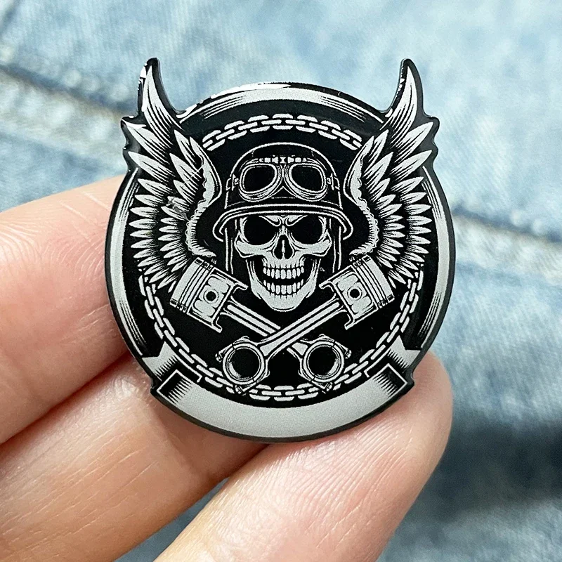 Ancient Skull Wearing Helmet Motorcycle Art Badge Lapel Pin Medal Brooch Accessories Gothic Unique Jewelry Gifts Merchandise