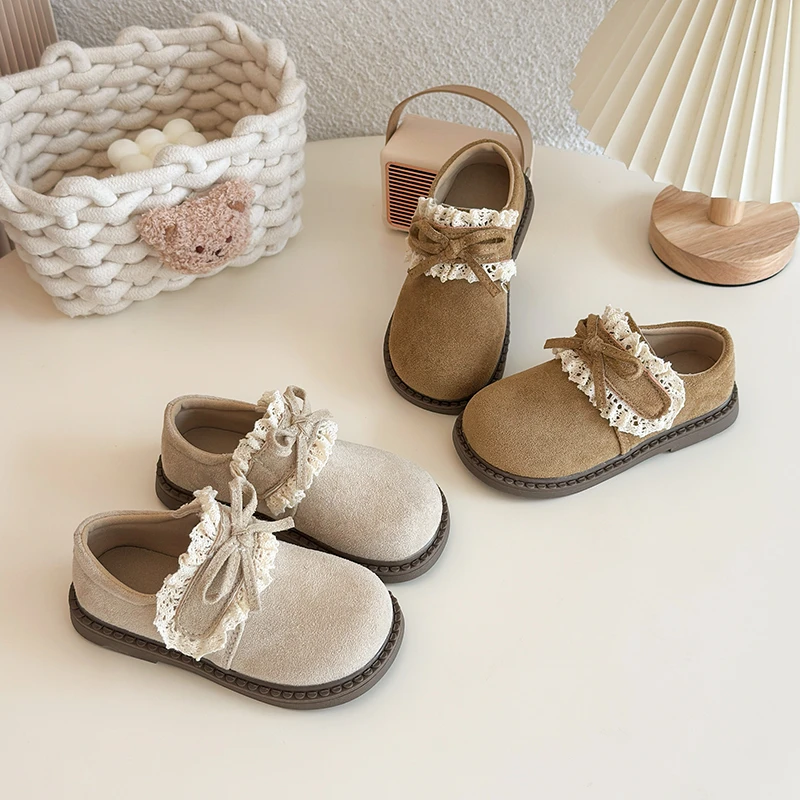 Sepatu Kulit Anak Kecil Usia 1-12 Tahun Warna Beige dengan Pita Renda Sepatu Jalan Anak Perempuan Empat Musim Warna Khaki Tua Lembut Sepatu Anak Tunggal