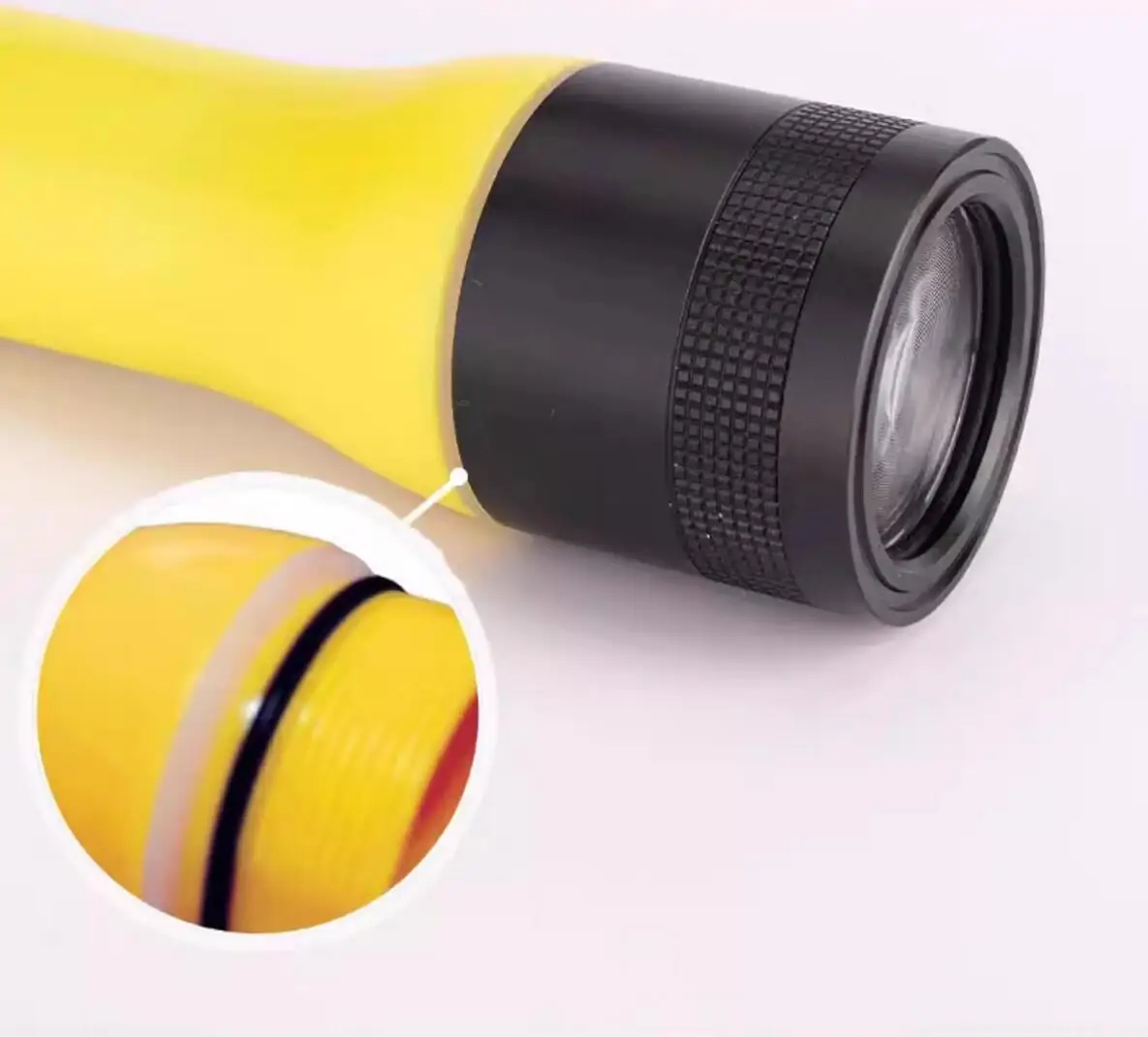 Scuba Diving Flashlight DC Charging Rechargeable 600 Lumen 30 Meters IP68 Waterproof Torch Built-in Battery